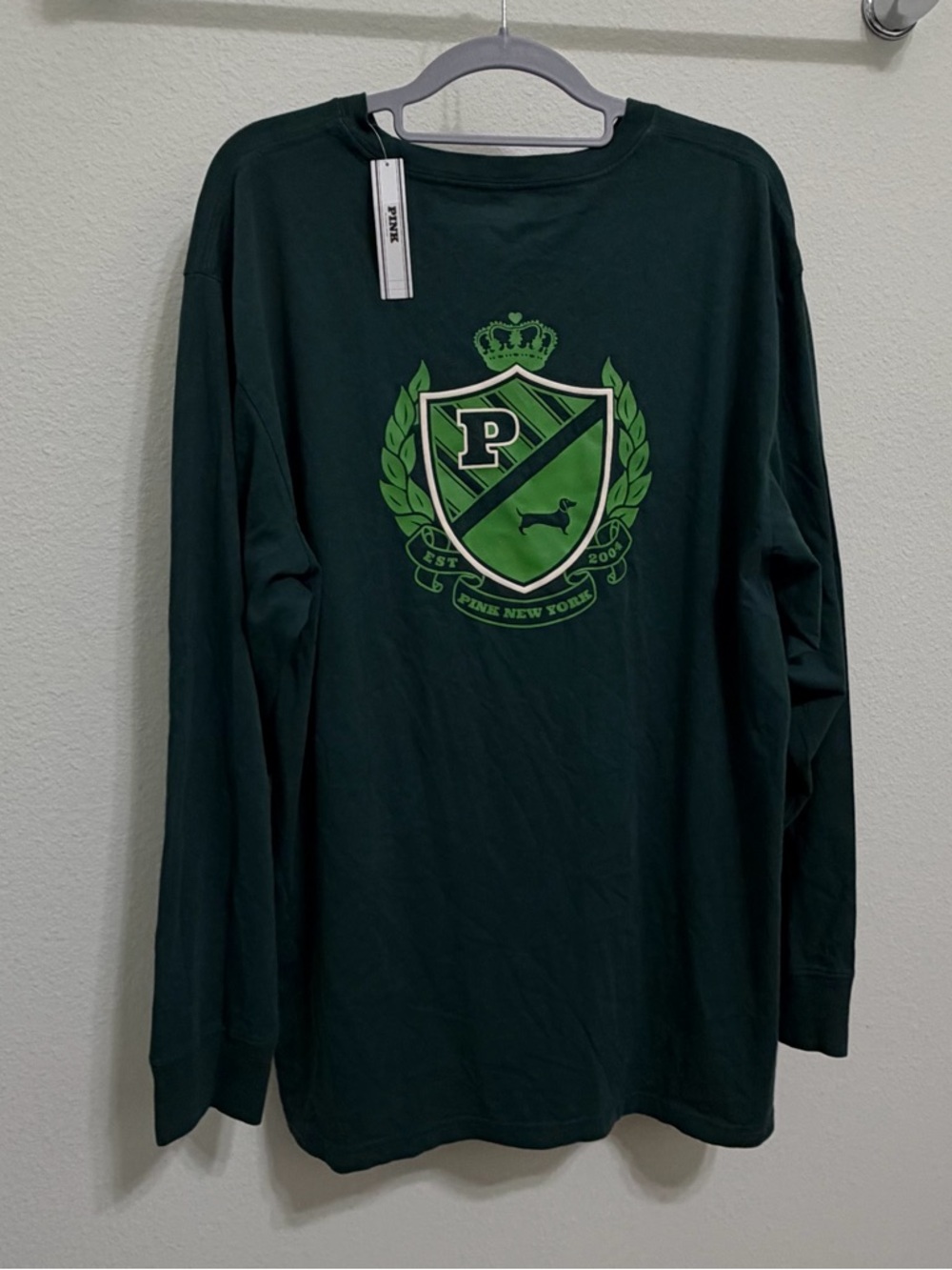 PINK Victoria's Secret Forest Green Long-Sleeve Crest Graphic Tee - Picture 7 of 10